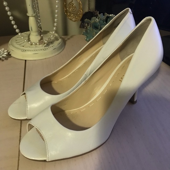 Nine West White Peep Toe Heels 6.5M - Picture 1 of 7
